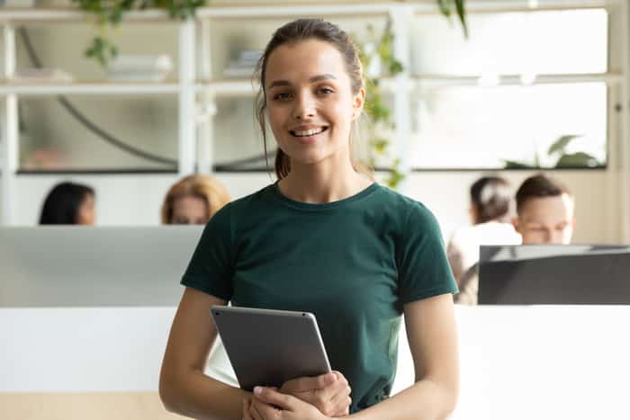 fille bureau entreprise