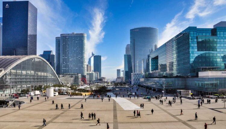 la defense