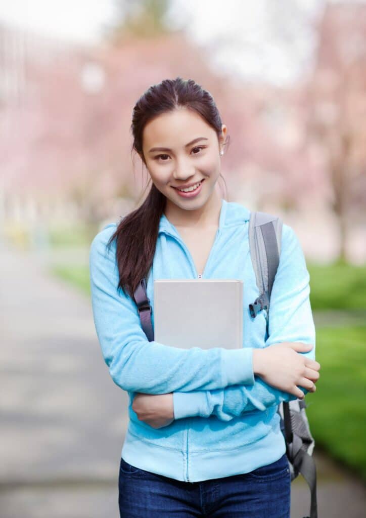 etudiante en étude de commerce et administration