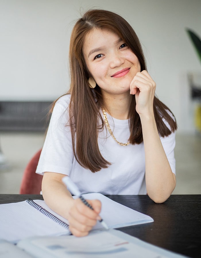 fille etudiante en ecole de commerce