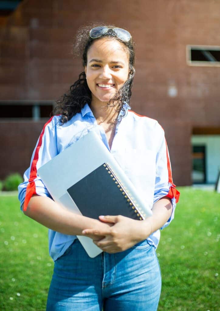 etudiante ecole de commerce et admistration