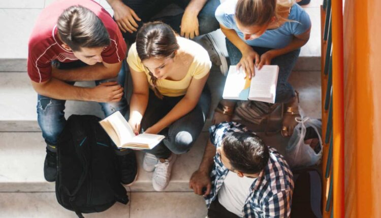 groupe etudiants ecole de commerce