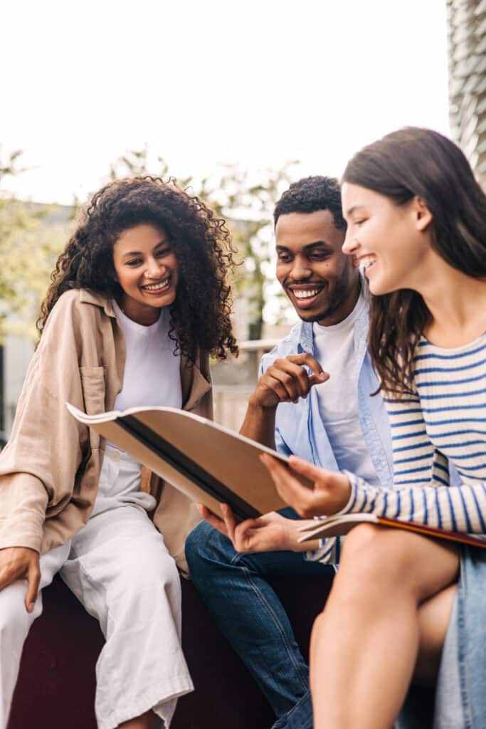 groupe d'etudiants en exterieur